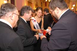 prodej l�stk� do tomboly / selling tickets