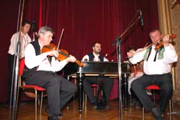 cimbálová kapela /folk group