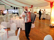 harmonik�� / accordionist
